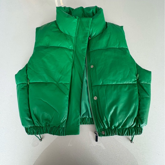 La Coalition Jackets & Blazers - Coalition LA Green Puffer Vest Cropped Zip Pockets Snap & Zip Up Collar